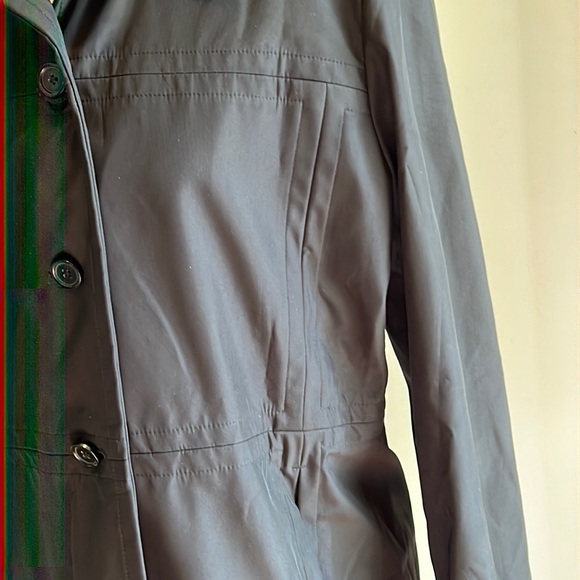 🌟REDUCED: Old Navy Rain Jacket - Picture 6 of 6